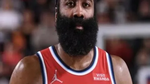 曼联传奇建议滕哈赫全力争冠英超，杯赛不足以成就球队辉煌